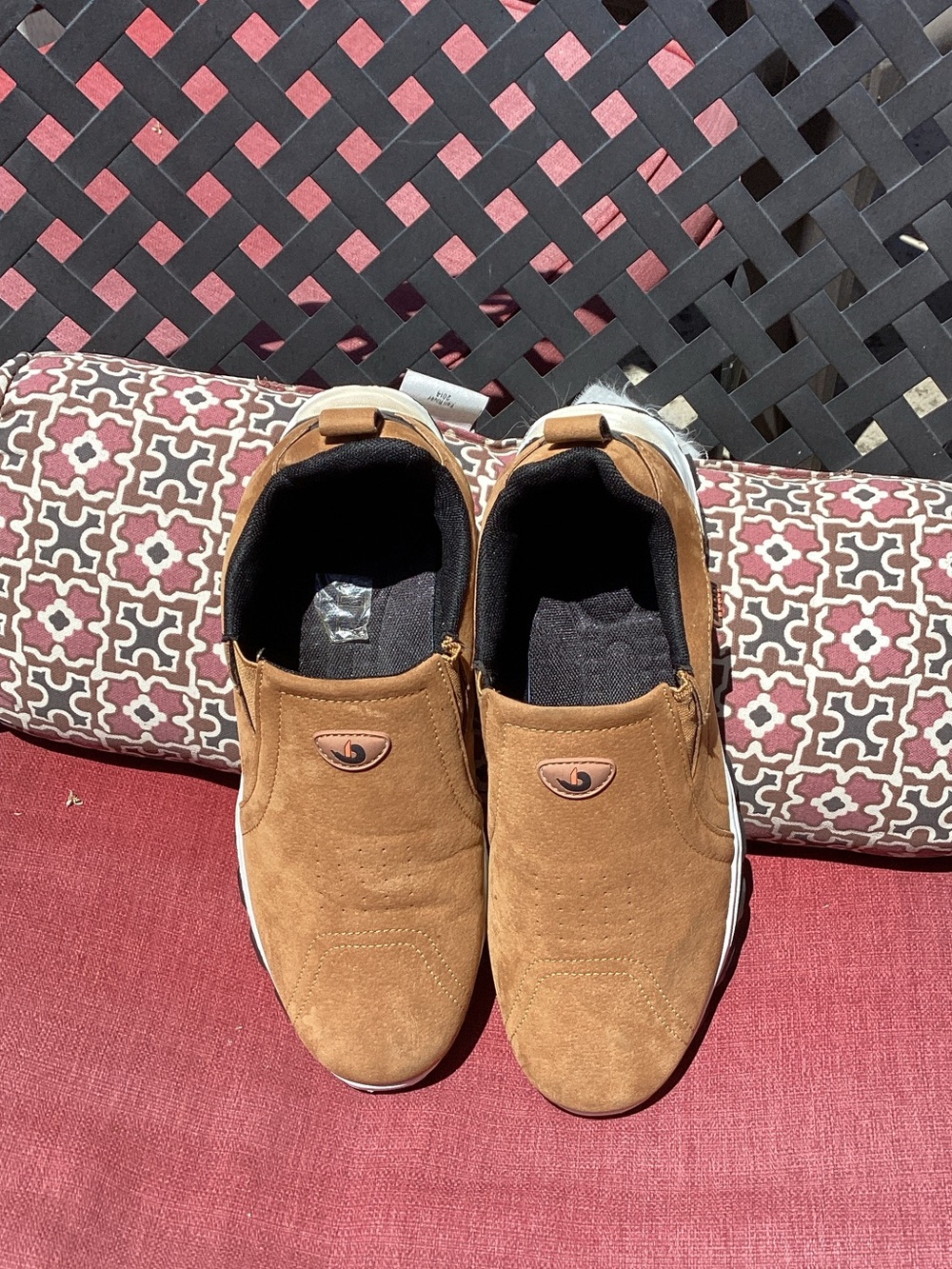 Zuodi Sports ,Men’s , Slip on Shoes. Size 44.  Equal to US Size 11